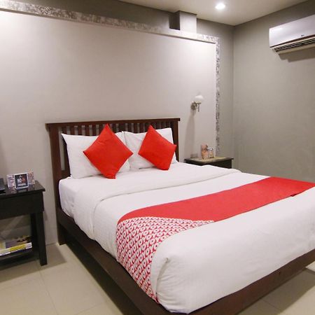 Oyo 103 Artina Suites Hotel Makati City Екстер'єр фото