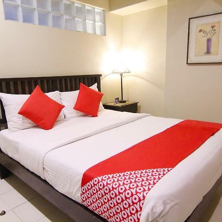 Oyo 103 Artina Suites Hotel Makati City Екстер'єр фото