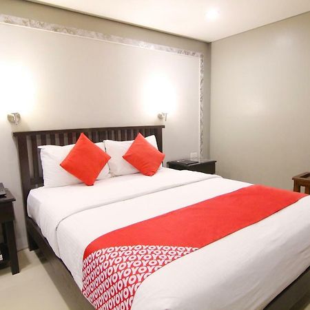 Oyo 103 Artina Suites Hotel Makati City Екстер'єр фото