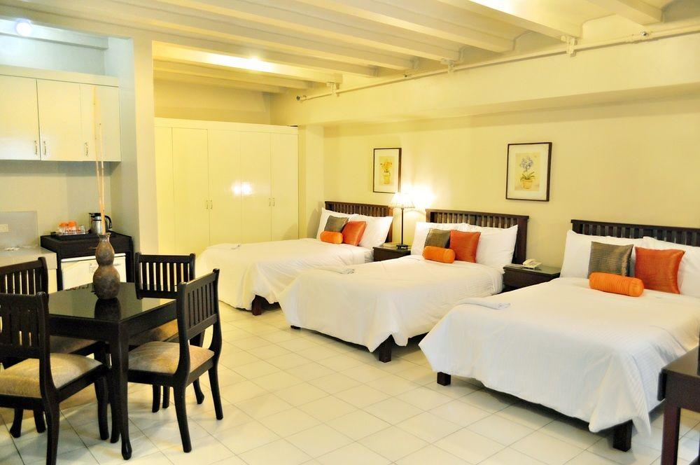 Oyo 103 Artina Suites Hotel Makati City Екстер'єр фото