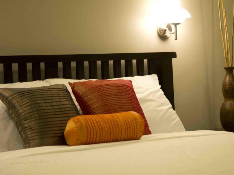 Oyo 103 Artina Suites Hotel Makati City Екстер'єр фото