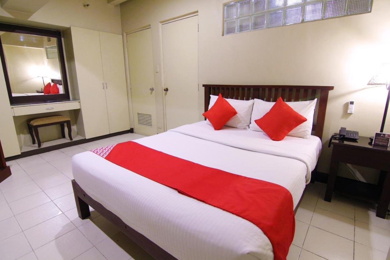 Oyo 103 Artina Suites Hotel Makati City Екстер'єр фото
