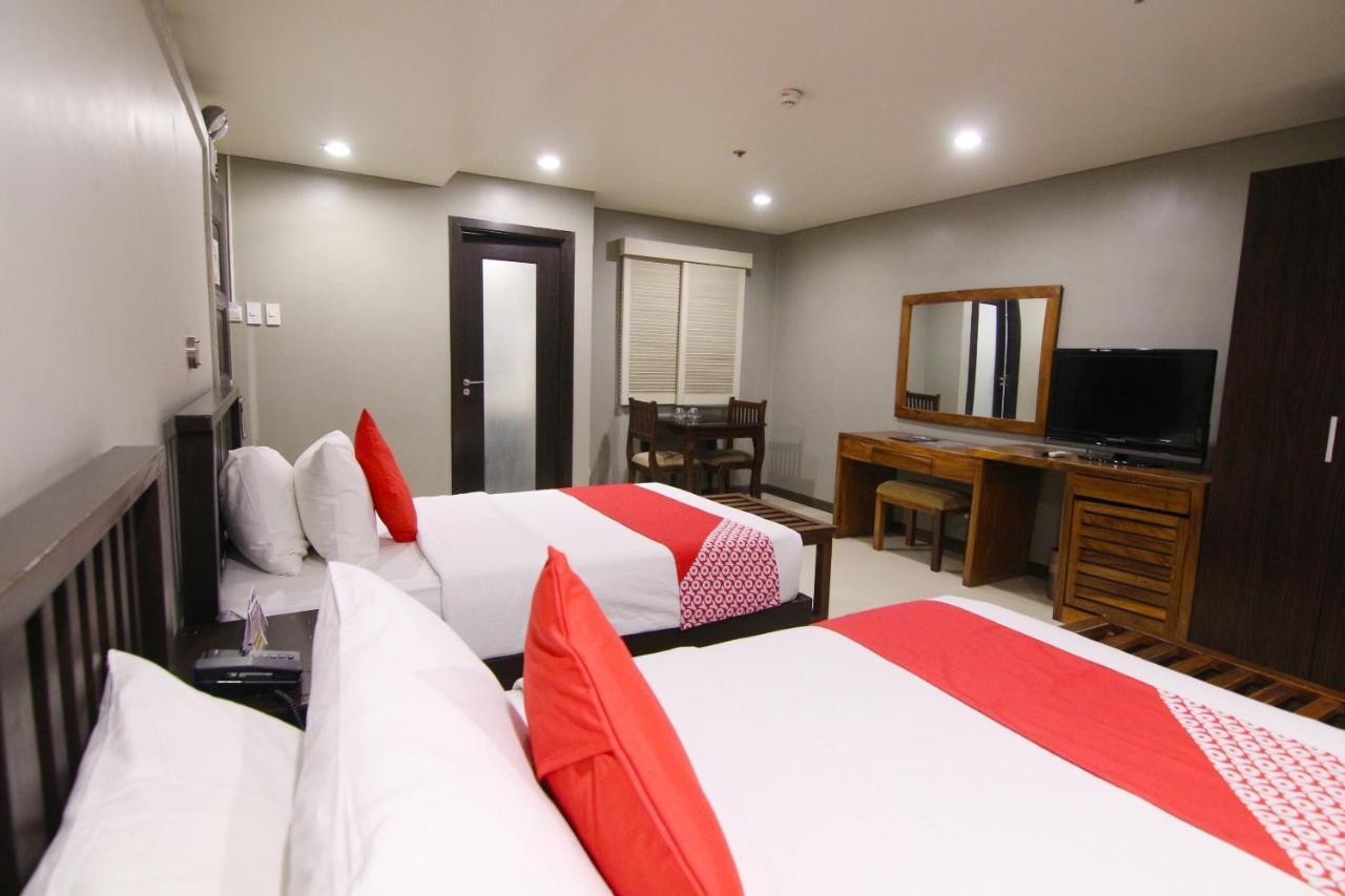 Oyo 103 Artina Suites Hotel Makati City Екстер'єр фото