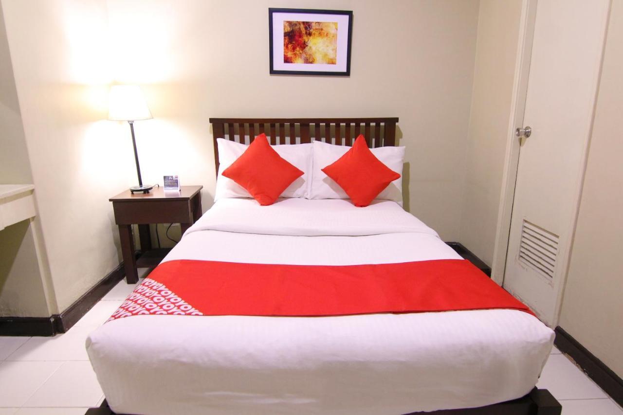 Oyo 103 Artina Suites Hotel Makati City Екстер'єр фото