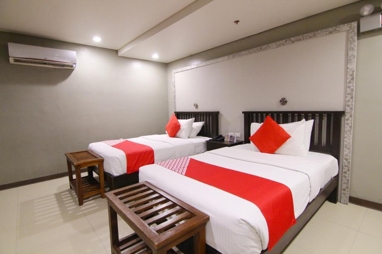 Oyo 103 Artina Suites Hotel Makati City Екстер'єр фото