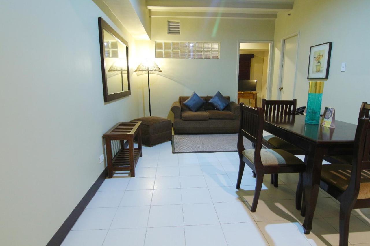 Oyo 103 Artina Suites Hotel Makati City Екстер'єр фото