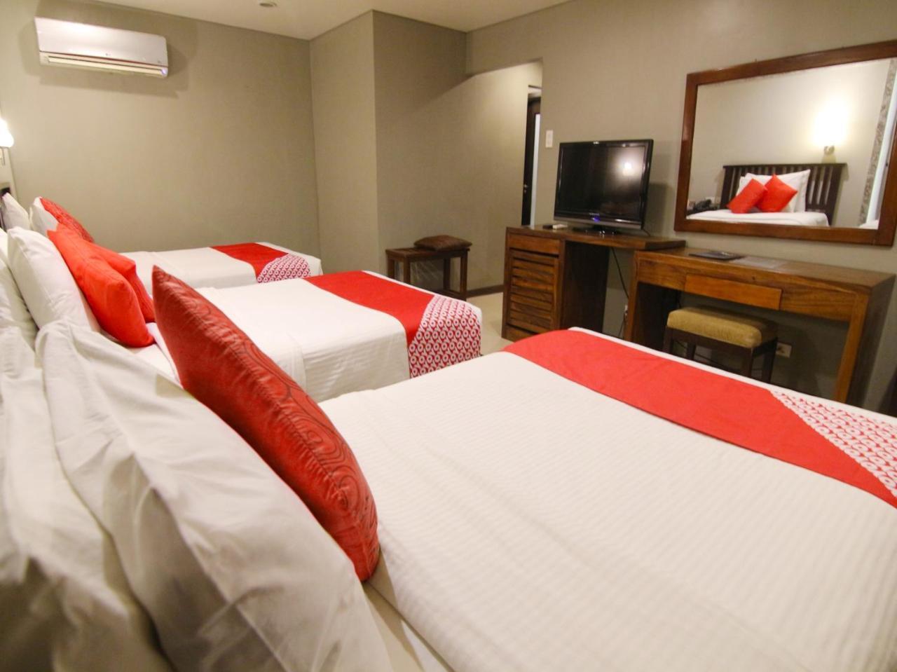 Oyo 103 Artina Suites Hotel Makati City Екстер'єр фото