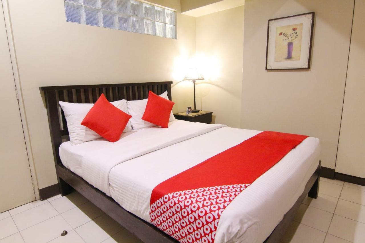 Oyo 103 Artina Suites Hotel Makati City Екстер'єр фото