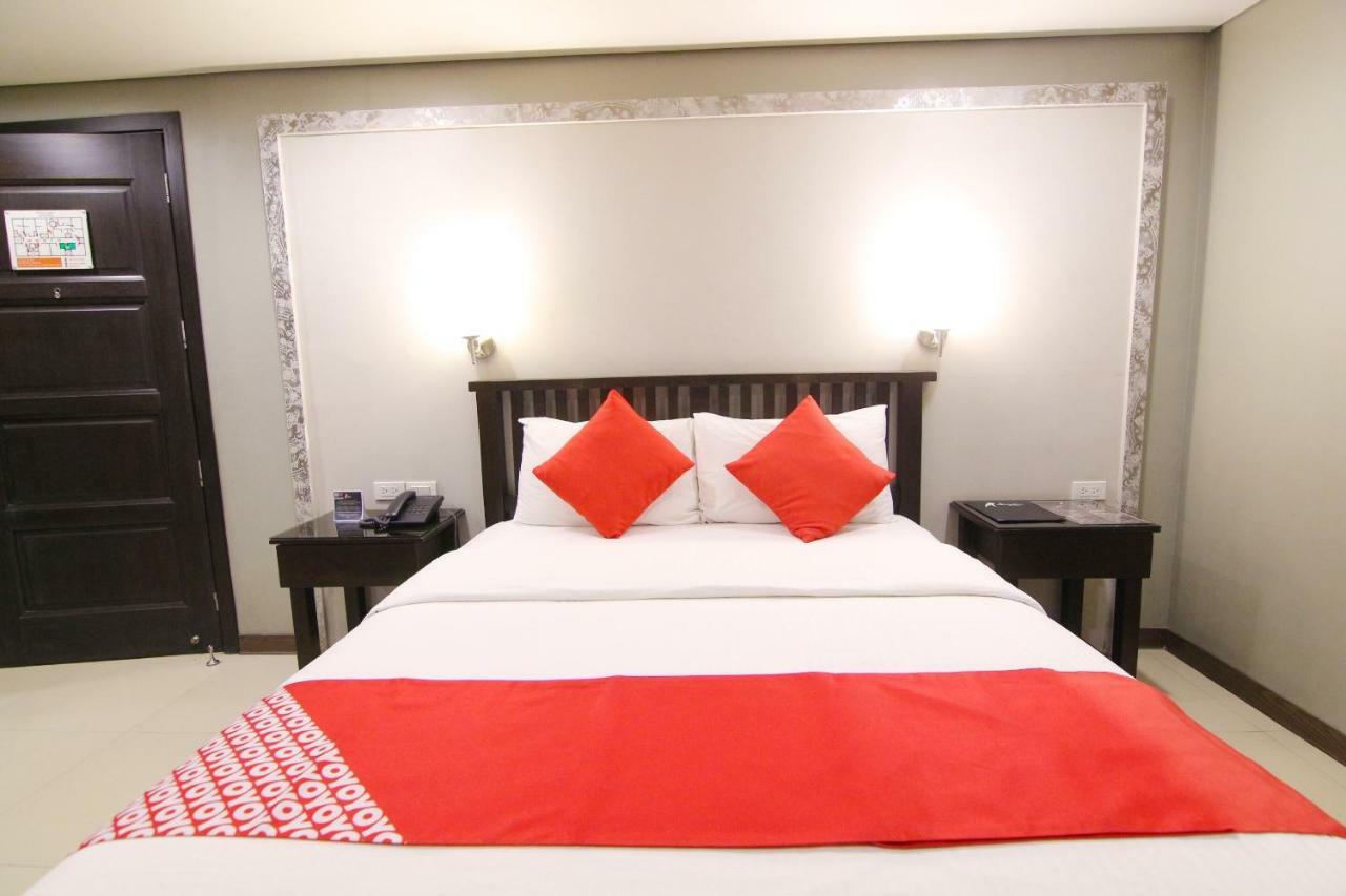 Oyo 103 Artina Suites Hotel Makati City Екстер'єр фото