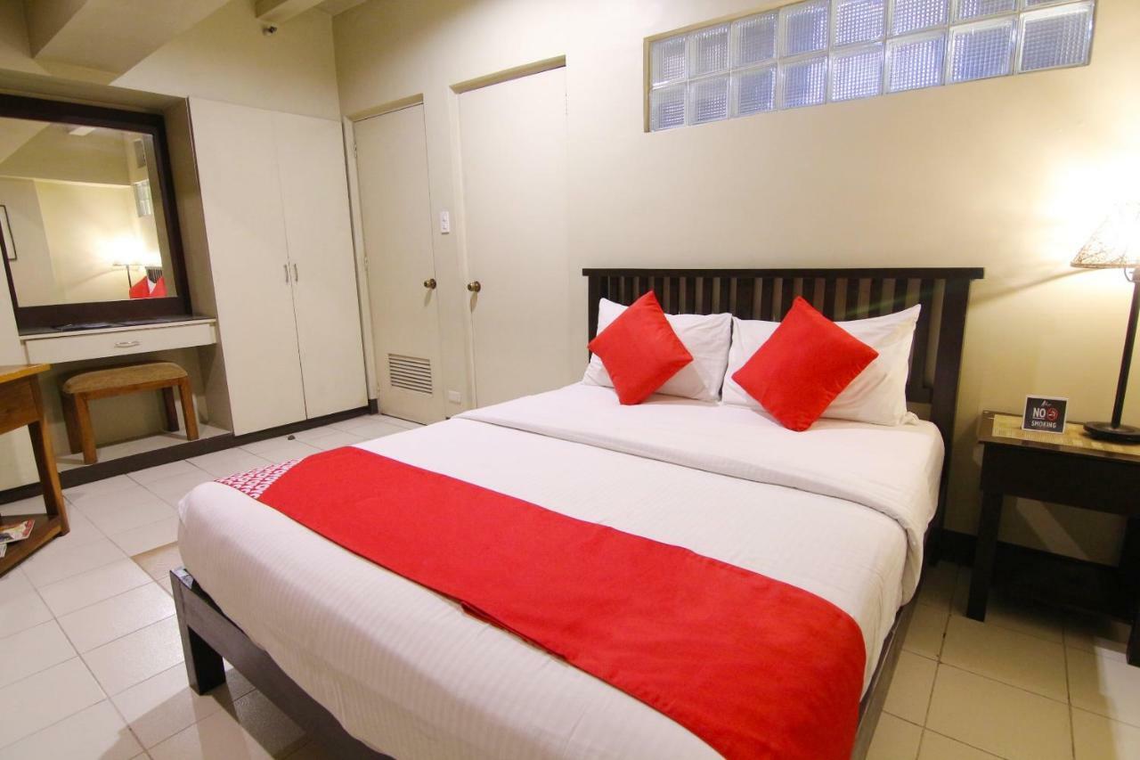 Oyo 103 Artina Suites Hotel Makati City Екстер'єр фото