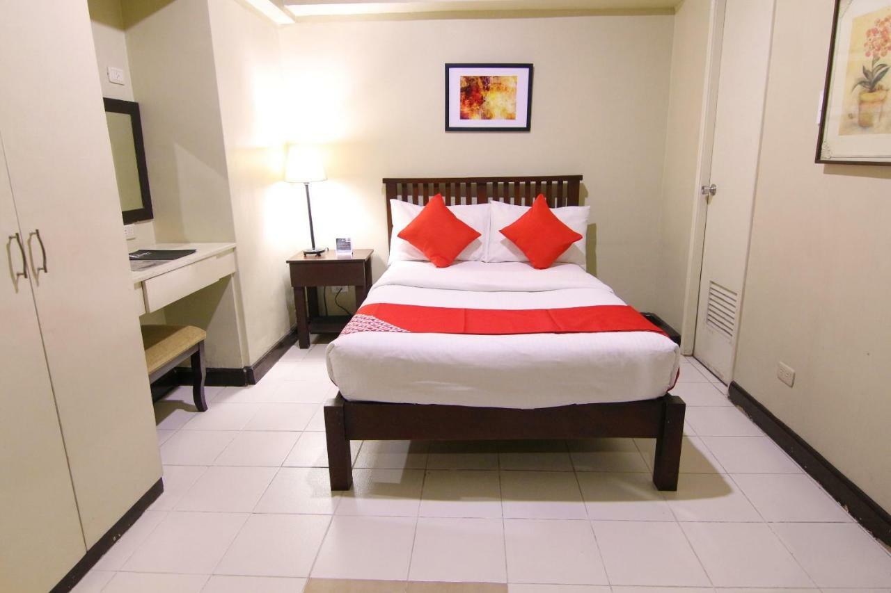 Oyo 103 Artina Suites Hotel Makati City Екстер'єр фото
