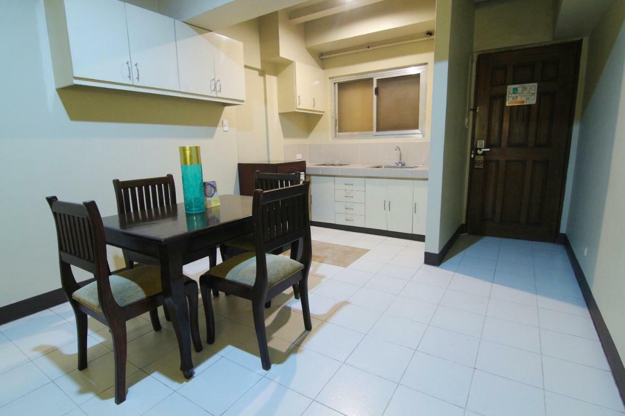 Oyo 103 Artina Suites Hotel Makati City Екстер'єр фото
