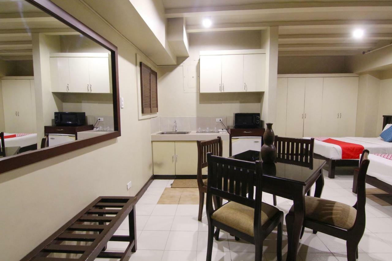 Oyo 103 Artina Suites Hotel Makati City Екстер'єр фото