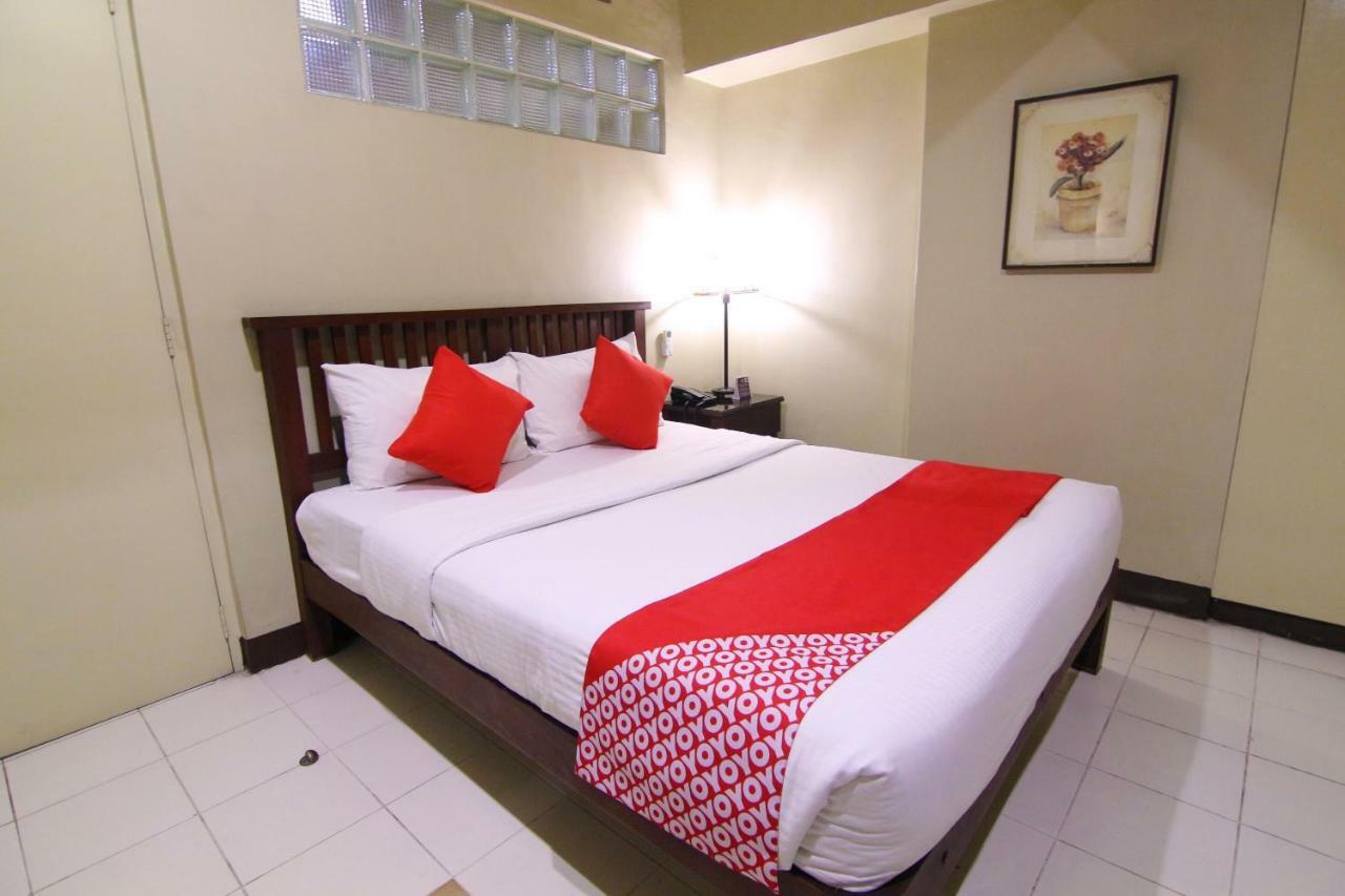 Oyo 103 Artina Suites Hotel Makati City Екстер'єр фото