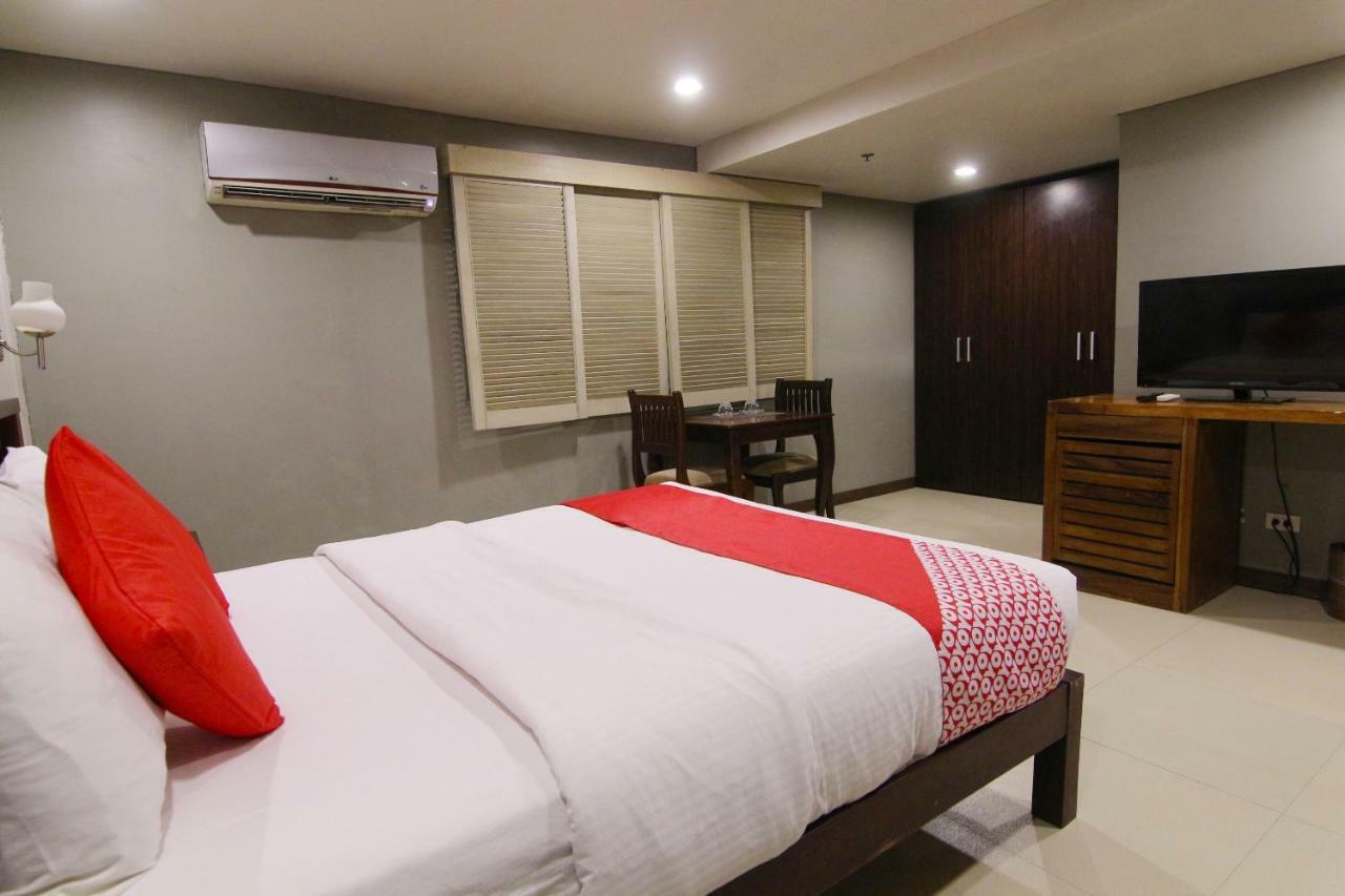 Oyo 103 Artina Suites Hotel Makati City Екстер'єр фото