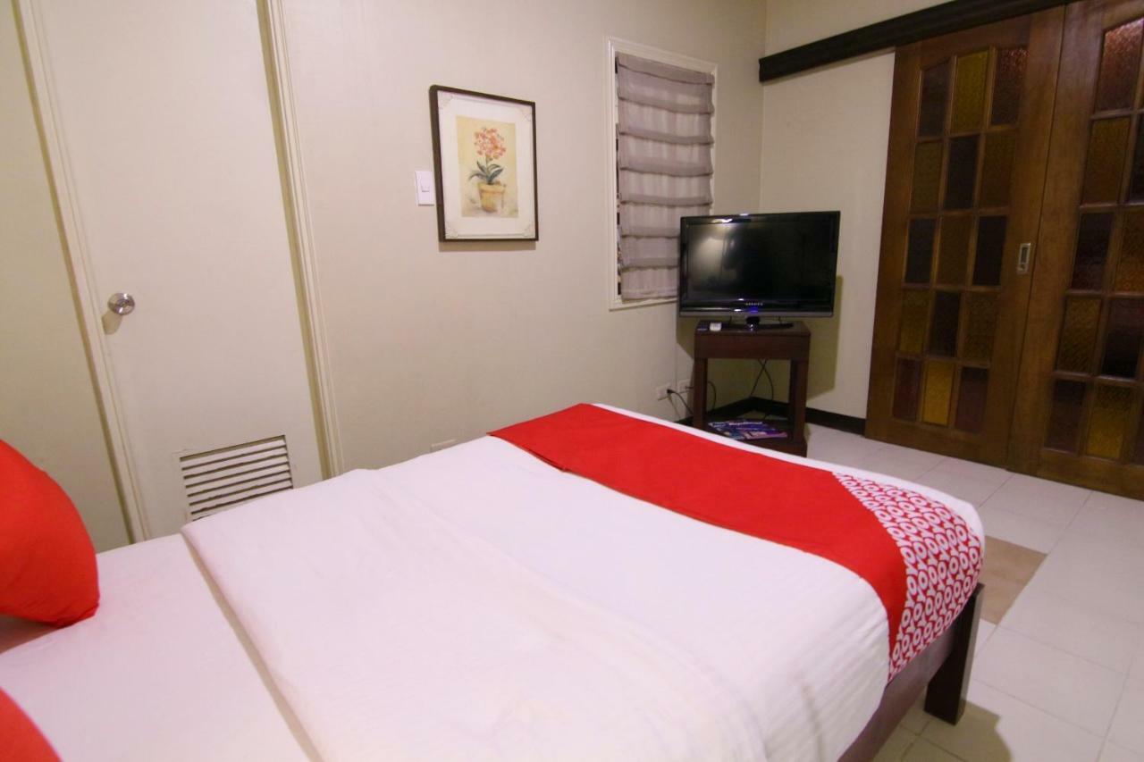 Oyo 103 Artina Suites Hotel Makati City Екстер'єр фото