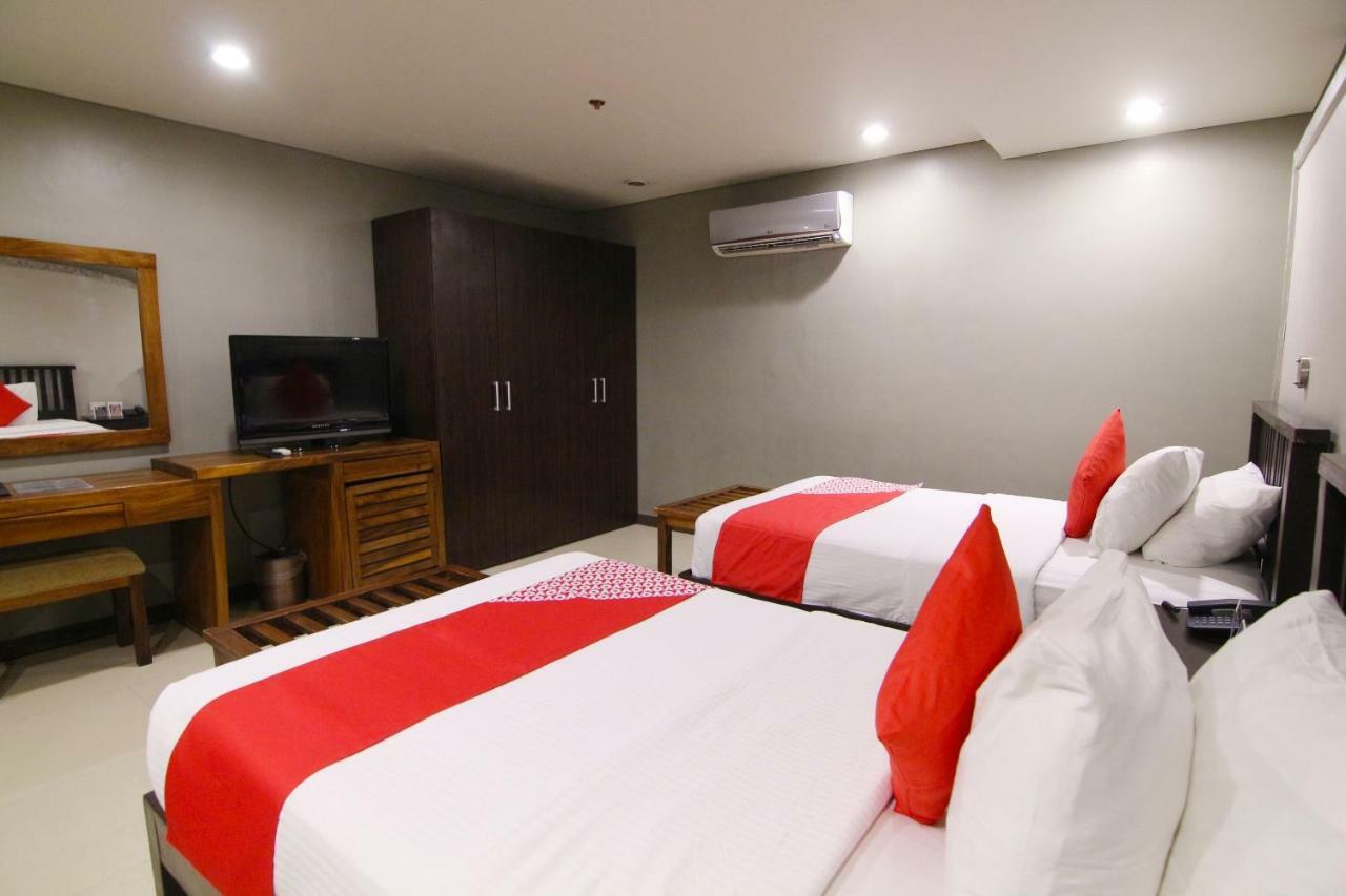 Oyo 103 Artina Suites Hotel Makati City Екстер'єр фото