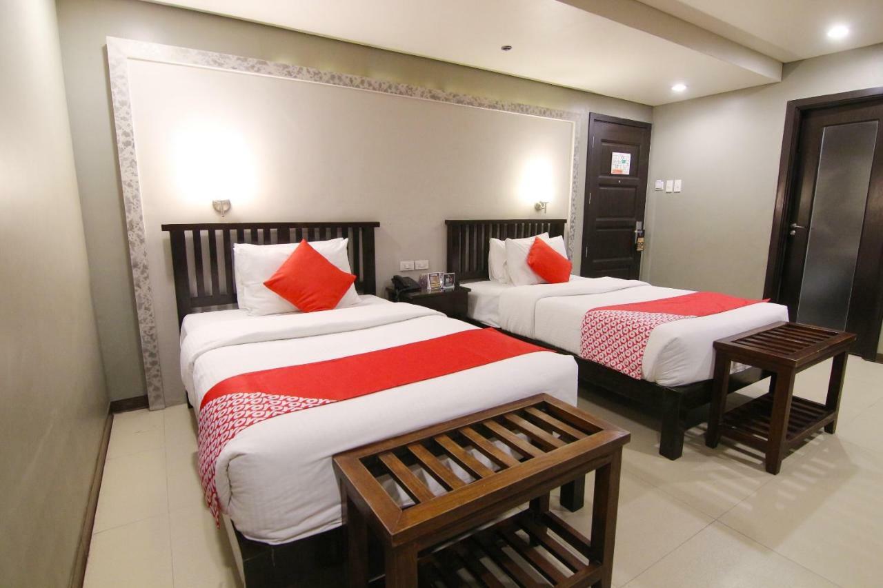 Oyo 103 Artina Suites Hotel Makati City Екстер'єр фото