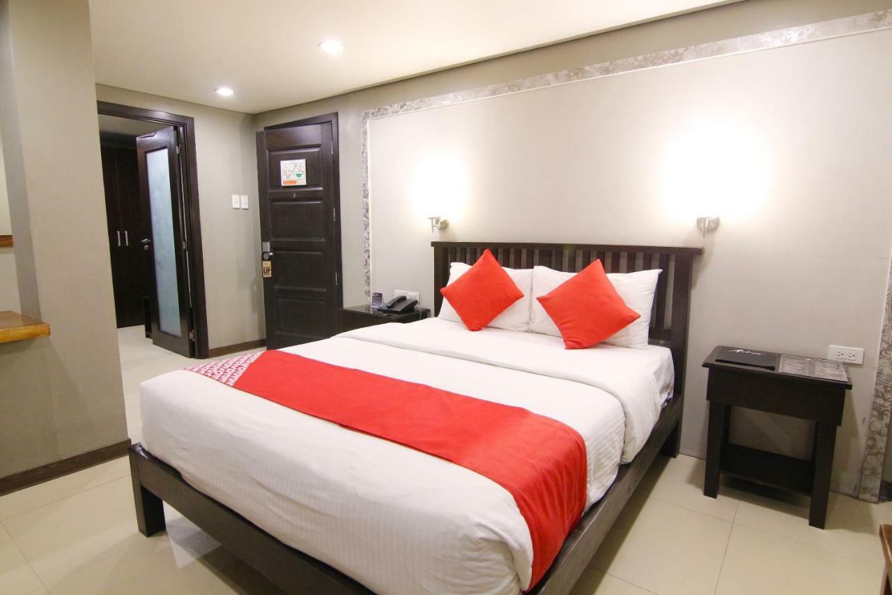 Oyo 103 Artina Suites Hotel Makati City Екстер'єр фото