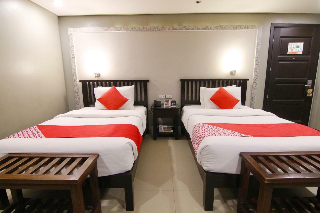 Oyo 103 Artina Suites Hotel Makati City Екстер'єр фото
