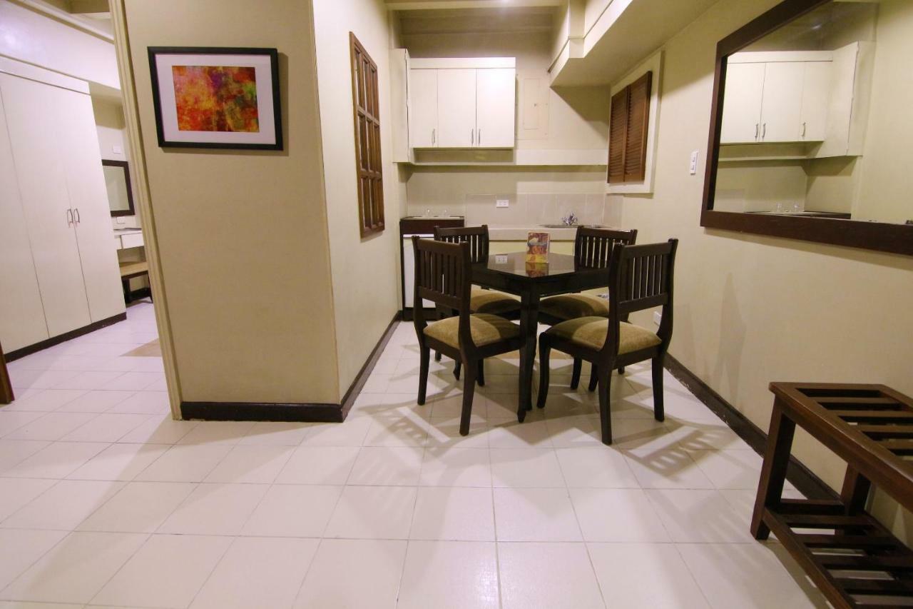 Oyo 103 Artina Suites Hotel Makati City Екстер'єр фото