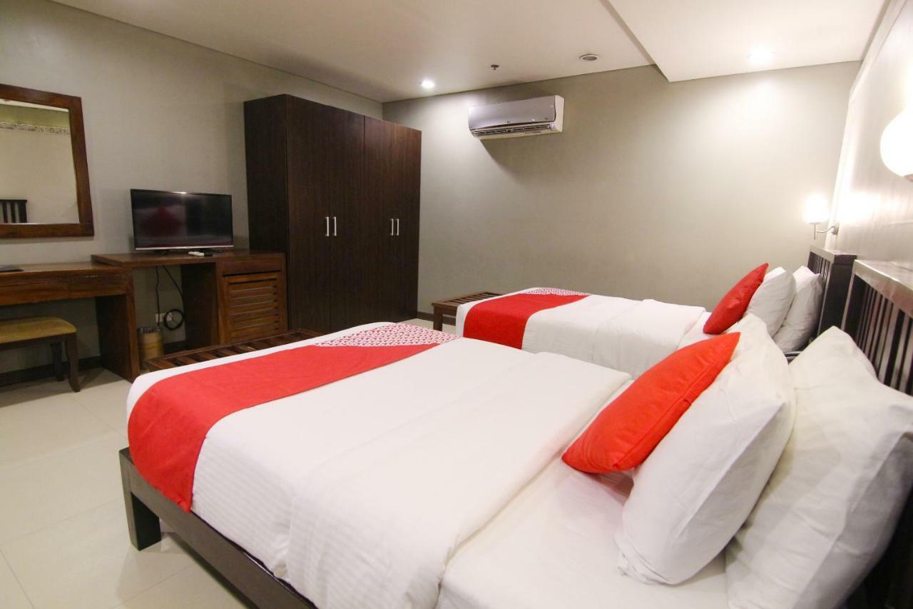 Oyo 103 Artina Suites Hotel Makati City Екстер'єр фото