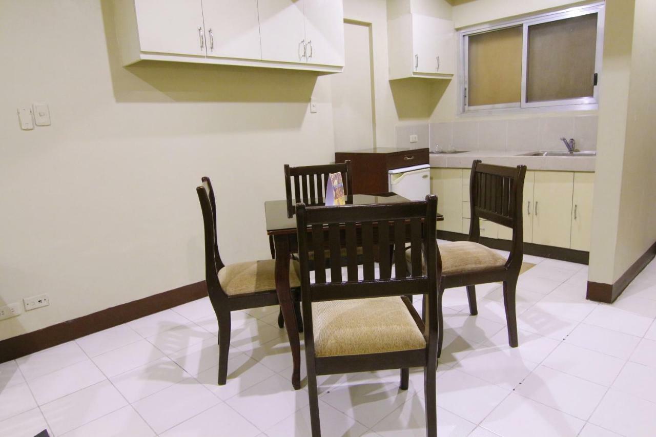 Oyo 103 Artina Suites Hotel Makati City Екстер'єр фото