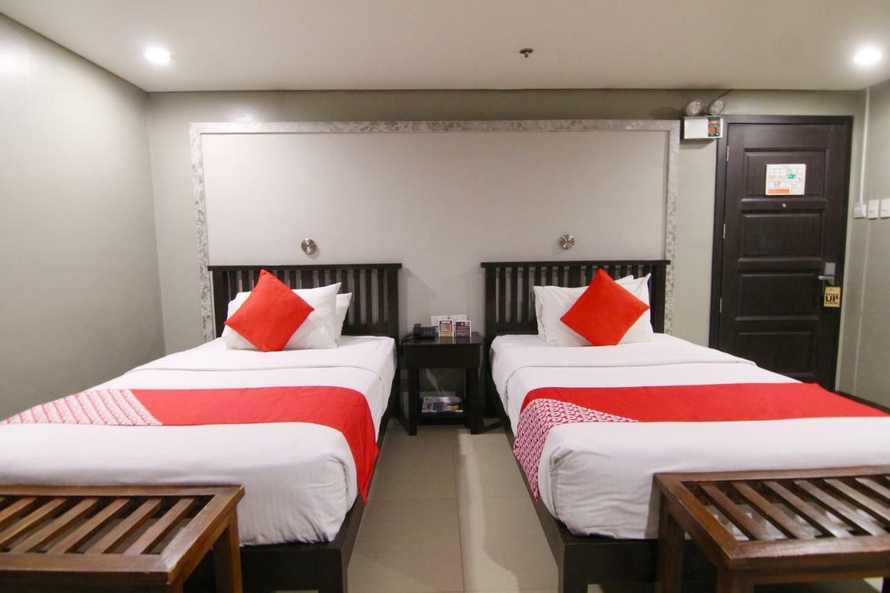 Oyo 103 Artina Suites Hotel Makati City Екстер'єр фото