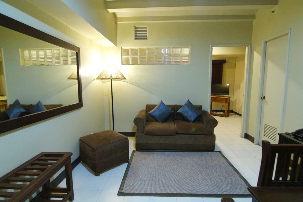 Oyo 103 Artina Suites Hotel Makati City Екстер'єр фото