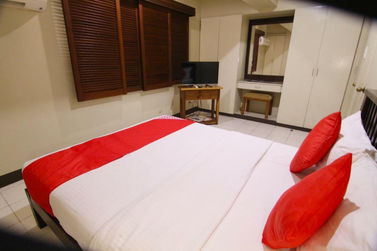 Oyo 103 Artina Suites Hotel Makati City Екстер'єр фото