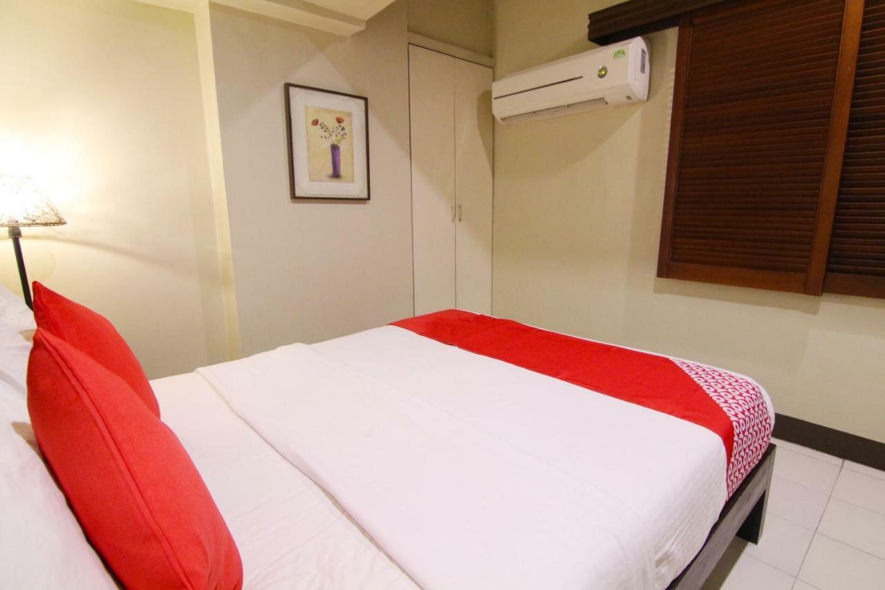 Oyo 103 Artina Suites Hotel Makati City Екстер'єр фото