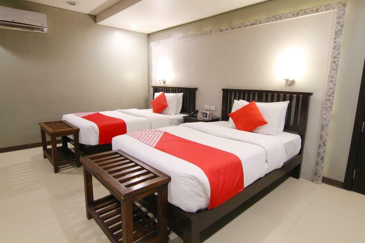 Oyo 103 Artina Suites Hotel Makati City Екстер'єр фото