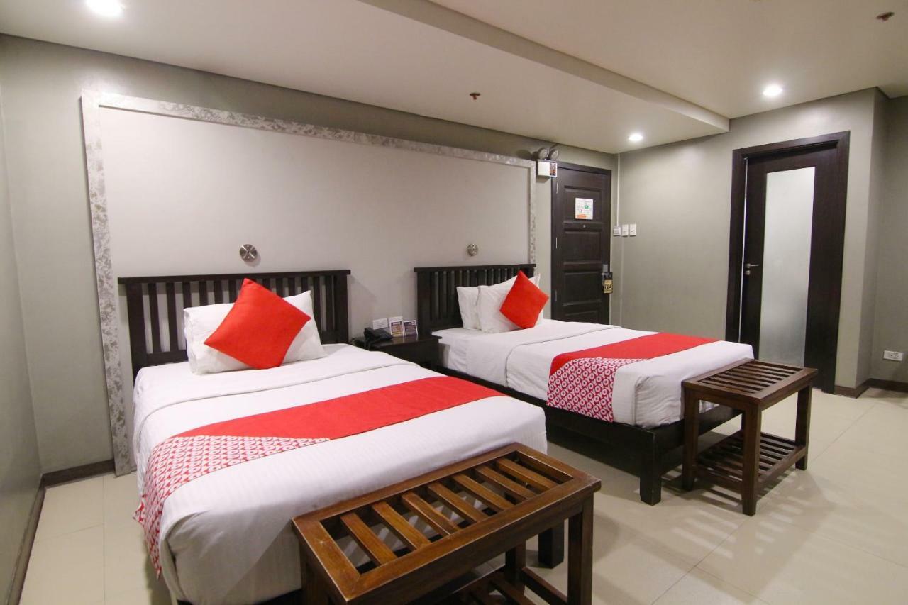 Oyo 103 Artina Suites Hotel Makati City Екстер'єр фото