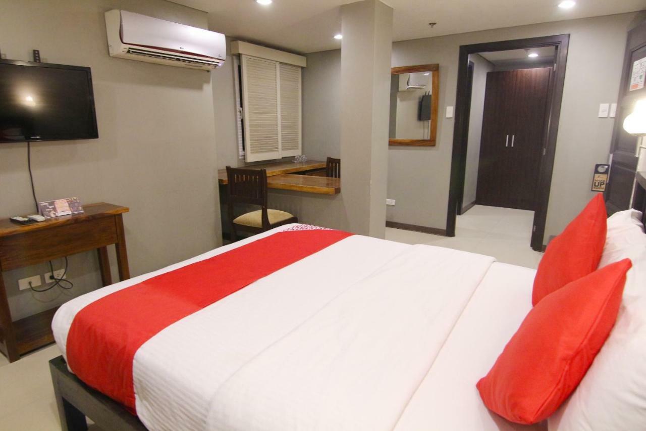 Oyo 103 Artina Suites Hotel Makati City Екстер'єр фото