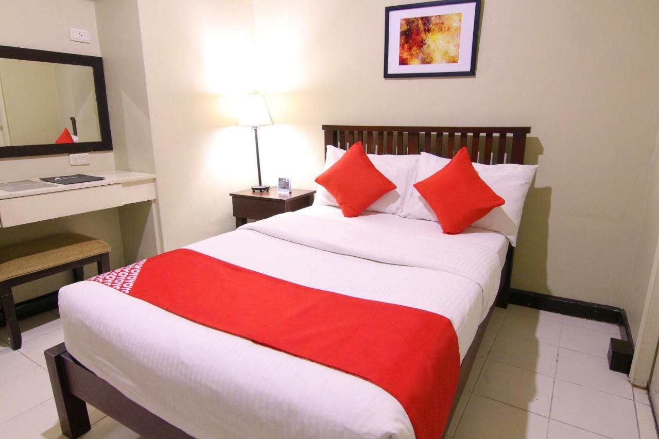 Oyo 103 Artina Suites Hotel Makati City Екстер'єр фото