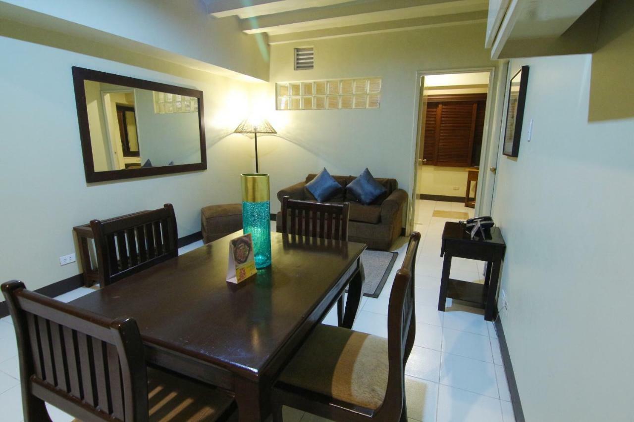 Oyo 103 Artina Suites Hotel Makati City Екстер'єр фото